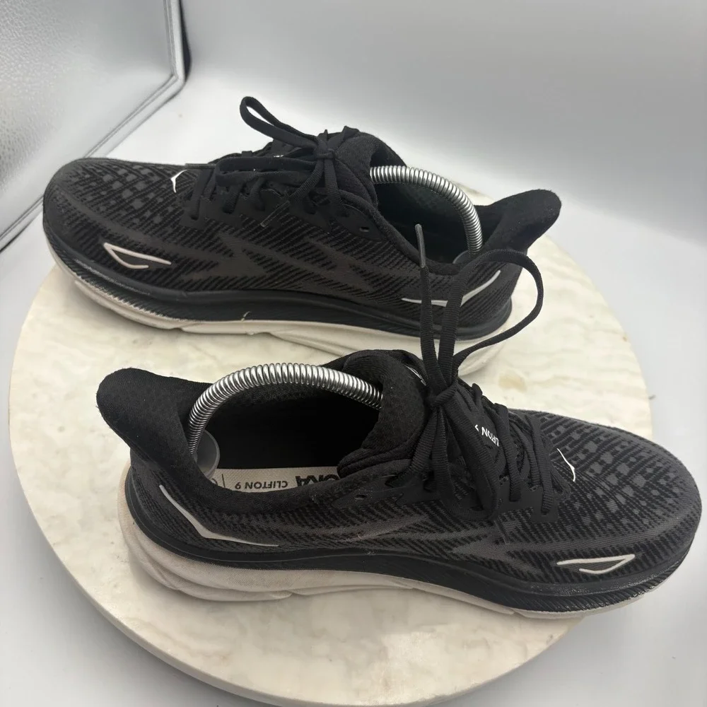 Hoka Clifton 9 Running Shoes Mens 10D Black White 1127895 Athletic Trainers